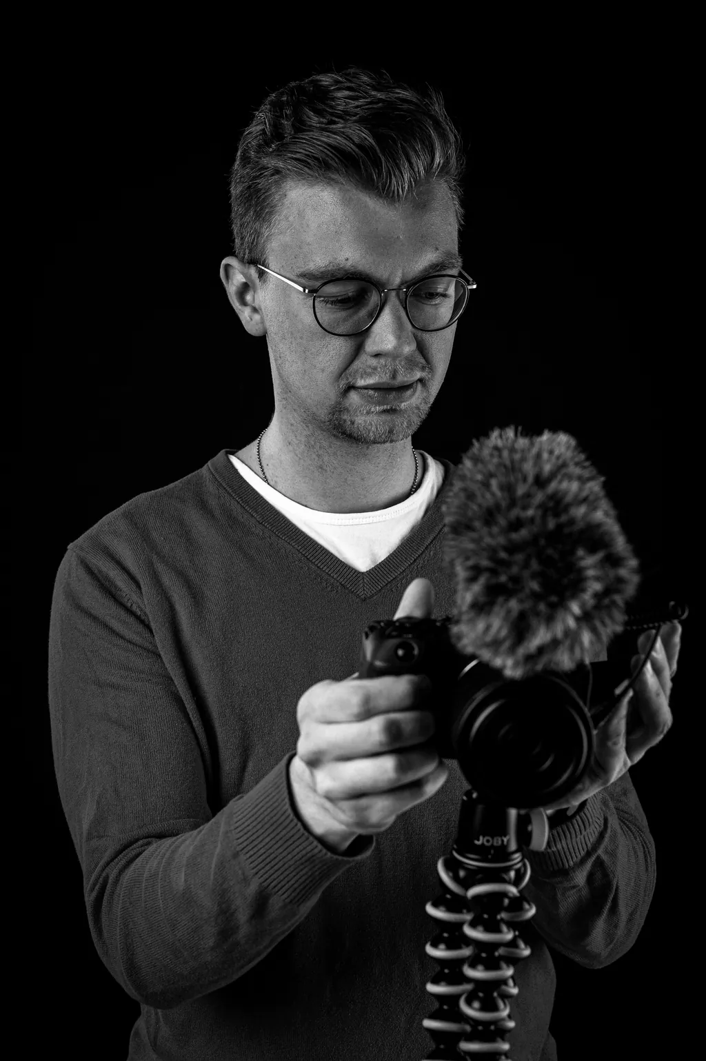 Joram met een camera en een microfoon